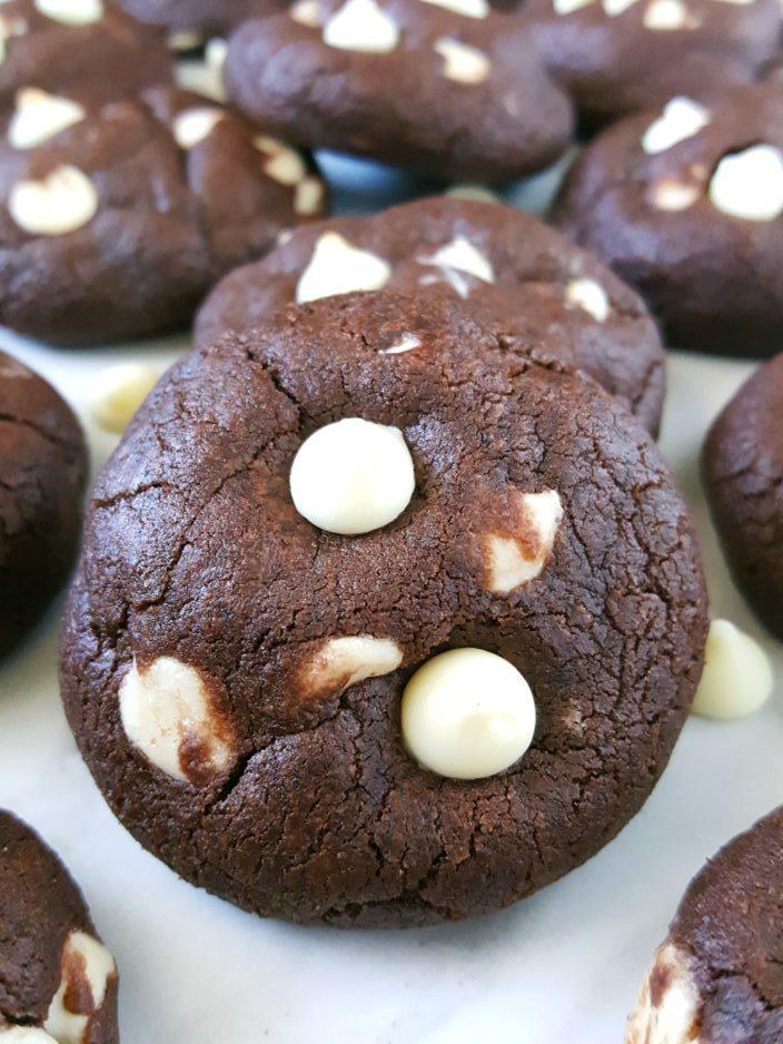 Chocolate Cookies with White Chocolate Chips - Easy recipe for soft chocolate cookies made with cocoa powder and studded with white chocolate chips. | Beat Bake Eat