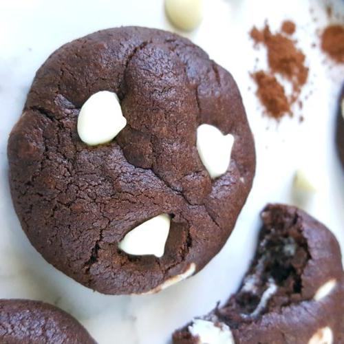 Chocolate Cookies with White Chocolate Chips - Easy recipe for soft chocolate cookies made with cocoa powder and studded with white chocolate chips. | Beat Bake Eat