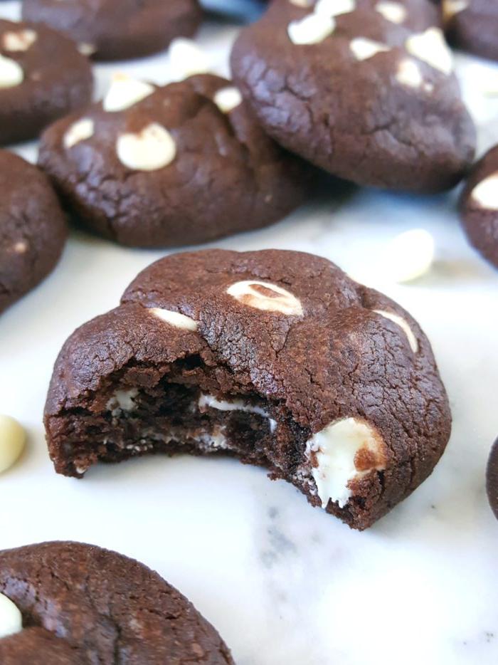 Chocolate Cookies with White Chocolate Chips - Easy recipe for soft chocolate cookies made with cocoa powder and studded with white chocolate chips. | Beat Bake Eat