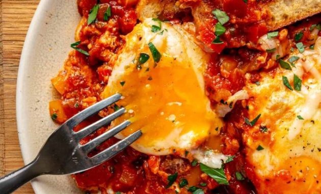 Doyurucu Domatesli Yumurta Skillet: Güne Lezzetli Bir Başlangıç