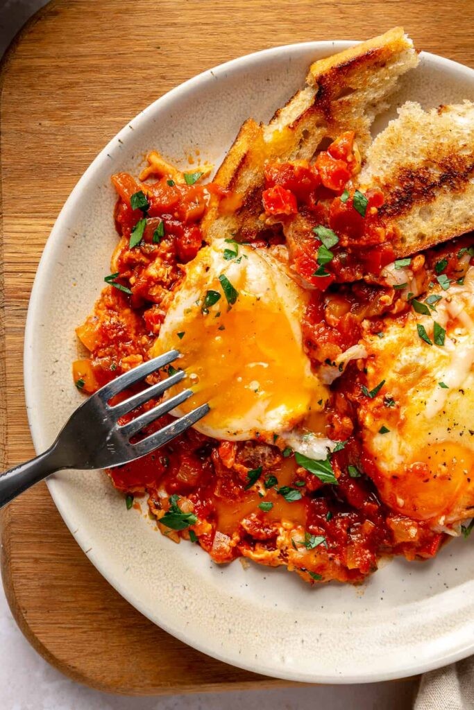 Doyurucu Domatesli Yumurta Skillet: Güne Lezzetli Bir Başlangıç